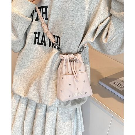 [^:84HBJP-010]gĥВfUC̃iC~jV_[obOB߂̃R[h肰ȂR[f̃ANZgɁByʂŎ₷AX}z⏬邿傤ǂTCYBK[[ȃtH炵AfC[炨o܂ŕLBs[Xfjɍ킹āAÂ߂ɂJWAɂy߂ACeBJ[FubN/OCbVx[W/CgCG[/xr[sNTCYF:18cm ㉡:17cm ꉡ:13cm }`:6cm V_[:120cmiߕsAOj[ɂāEA4Ήi22~31cm)F~EiPadminiΉi19.6~13.5~0.7cm)F~Ezi10~20cmjF~E܂z:ZEL[P[X:ZEybg{gi500mljF~Eybg{gci500mljF~dF100gnF|PbgFȂYFׂĕuTCYłi̐@ႢǍ덷܂̂ŁAjBCOAî߁Ai̍וdl͑قȂꍇ܂B\߂̏A肢v܂B