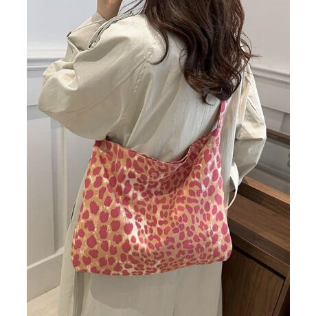 [^:92XFXB-001]_ȃIp[hڂAV_[^Cṽg[gobOB炩݂̂fނŁAڈȏ̎[́B|₷߂̃XgbvŁASnKB}Olbg̊JŁAX[YɊJ߂łg₷݌vBVvȃgbvX~fjɍ킹āAR[f̎ɁBJ[FO[/sN/uETCYF:35cm ㉡:41cm ꉡ:37cm V_[:70cmiߕsAOsj[ɂāEA4Ήi22~31cm)FZEiPadminiΉi19.6~13.5~0.7cm)FZEzi10~20cmjFZE܂z:ZEL[P[X:ZEybg{gi500mljFZEybg{gci500mljFZdF138gnF|PbgFȂYFׂĕuTCYłi̐@ႢǍ덷܂̂ŁAjBCOAî߁Ai̍וdl͑قȂꍇ܂B\߂̏A肢v܂B