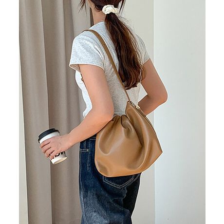 [^:77XDD-001]ɃMU[񂹂_炩ȃtH͂̃nhobOBTChɂ͊JłWbvtŁAfUCƎg𗼗B|Ǝ莝2WAYdlŁAʋ΂₨oȂǁALV[ŊBJ[FubN/ItzCg/Vo[/CguETCYF:21cm ㉡:32cm ꉡ:23cm }`:6cm V_[:80-100cmi߉AOsj[ɂāEA4Ήi22~31cm)F~EiPadminiΉi19.6~13.5~0.7cm)FZEzi10~20cmjFZE܂z:ZEL[P[X:ZEybg{gi500mljFZEybg{gci500mljF~dF203gnF|PbgF萶YFׂĕuTCYłi̐@ႢǍ덷܂̂ŁAjBCOAî߁Ai̍וdl͑قȂꍇ܂B\߂̏A肢v܂B