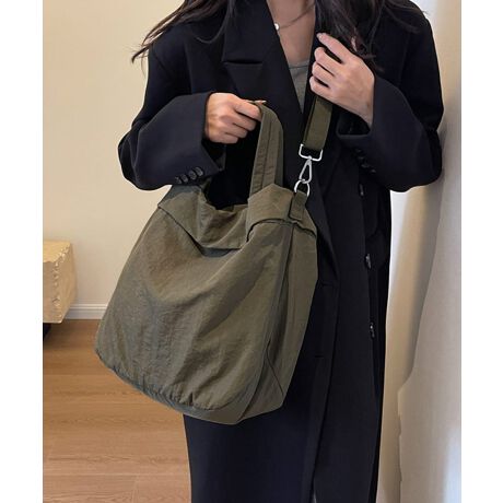 悢_炩Ƃ芴Ai`ȕ͂2WAYV_[g[gobOB|E΂ߊ|2WAYdlŁAʋ΁Eʊw͂As}U[YobOƂĂ􂷂eʐ݌vBƂnȂꊴoAVvȃs[X⃂mg[R[fAXEFbgX^CȂǂɂȂޖ\fUCBJ[FubN/x[W/J[L/}X^[hTCYF:31cm ㉡:35cm ꉡ:33cm }`:17cm 荂:13cm 蒷:33cmiߕsAOsj V_[:61-117cmi߉\AO\j[ɂāEA4Ήi22~31cm)FZEiPadminiΉi19.6~13.5~0.7cm)FZEzi10~20cmjFZE܂z:ZEL[P[X:ZEybg{gi500mljFZEybg{gci500mljFZdF290gnF|PbgF萶YFׂĕuTCYłi̐@ႢǍ덷܂̂ŁAjBCOAî߁Ai̍וdl͑قȂꍇ܂B\߂̏A肢v܂B