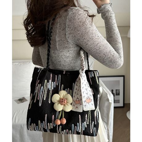 ̓Iȉԃ`[tƉ؂₩ȃXJ[t䂫g[gobOB_炩ȐnƃJtȎhイl͋CoByʂŎ[͂AfC[gɂ҂BJ[FubN/ItzCg/sN/x_[TCYF:25cm ㉡:23cm ꉡ:27cm }`:9cm 荂:28cm 蒷:55cmiߕsAOsj[ɂāEA4Ήi22~31cm)FZEiPadminiΉi19.6~13.5~0.7cm)FZEzi10~20cmjFZE܂z:ZEL[P[X:ZEybg{gi500mljFZEybg{gci500mljFZdF140gnF|PbgFȂYFׂĕuTCYłi̐@ႢǍ덷܂̂ŁAjBCOAî߁Ai̍וdl͑قȂꍇ܂B\߂̏A肢v܂B