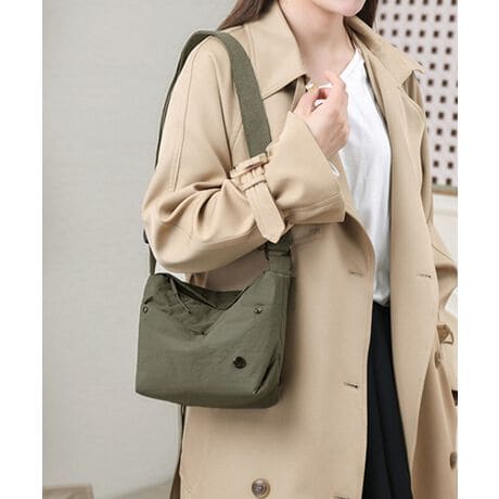 Ƃo|ɂ҂ȁAiCfނ̃~jV_[obOByʂRpNgŁAgĂXgXt[B߉\ȃV_[xgŁA|E΂߂2WAYdlBjZbNXȃfUCŁAsAEghÃTuobOɂ߁BJ[FubN/AC{[/x[W/J[L/L/x_[TCYF:17cm ㉡:23cm ꉡ:17cm }`:13cm V_[:70-130cmi߉AOsj[ɂāEA4Ήi22~31cm)F~EiPadminiΉi19.6~13.5~0.7cm)F~Ezi10~20cmjFZE܂z:ZEL[P[X:ZEybg{gi500mljF~Eybg{gci500mljF~dF198gnF|PbgF萶YFׂĕuTCYłi̐@ႢǍ덷܂̂ŁAjBCOAî߁Ai̍וdl͑قȂꍇ܂B\߂̏A肢v܂B