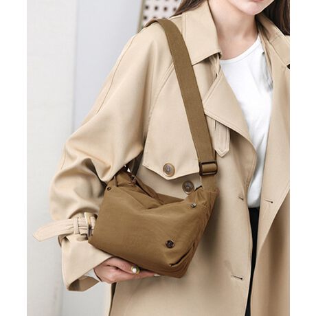 Ƃo|ɂ҂ȁAiCfނ̃~jV_[obOByʂRpNgŁAgĂXgXt[B߉\ȃV_[xgŁA|E΂߂2WAYdlBjZbNXȃfUCŁAsAEghÃTuobOɂ߁BJ[FubN/AC{[/x[W/J[L/L/x_[TCYF:17cm ㉡:23cm ꉡ:17cm }`:13cm V_[:70-130cmi߉AOsj[ɂāEA4Ήi22~31cm)F~EiPadminiΉi19.6~13.5~0.7cm)F~Ezi10~20cmjFZE܂z:ZEL[P[X:ZEybg{gi500mljF~Eybg{gci500mljF~dF198gnF|PbgF萶YFׂĕuTCYłi̐@ႢǍ덷܂̂ŁAjBCOAî߁Ai̍וdl͑قȂꍇ܂B\߂̏A肢v܂B