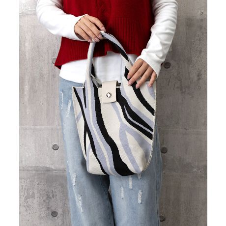 JtȊ􉽊w͗lڂAjbgfނ̃g[gobOByĎ₷̂ɁA[͂BVvȃR[fɍ킹邾ŁAR[fBl[g̃ANZgɂȂBJ[FCgO[/IW/sN/Cu[/O[TCYF:25cm ㉡:28cm ꉡ:16cm }`:7cm 荂:14cm 蒷:32cmiߕsAOsj[ɂāEA4Ήi22~31cm)F~EiPadminiΉi19.6~13.5~0.7cm)FZEzi10~20cmjFZE܂z:ZEL[P[X:ZEybg{gi500mljFZEybg{gci500mljFZdF166gnFȂ|PbgFȂYFׂĕuTCYłi̐@ႢǍ덷܂̂ŁAjBCOAî߁Ai̍וdl͑قȂꍇ܂B\߂̏A肢v܂B