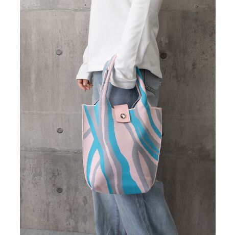 JtȊ􉽊w͗lڂAjbgfނ̃g[gobOByĎ₷̂ɁA[͂BVvȃR[fɍ킹邾ŁAR[fBl[g̃ANZgɂȂBJ[FCgO[/IW/sN/Cu[/O[TCYF:25cm ㉡:28cm ꉡ:16cm }`:7cm 荂:14cm 蒷:32cmiߕsAOsj[ɂāEA4Ήi22~31cm)F~EiPadminiΉi19.6~13.5~0.7cm)FZEzi10~20cmjFZE܂z:ZEL[P[X:ZEybg{gi500mljFZEybg{gci500mljFZdF166gnFȂ|PbgFȂYFׂĕuTCYłi̐@ႢǍ덷܂̂ŁAjBCOAî߁Ai̍וdl͑قȂꍇ܂B\߂̏A肢v܂B