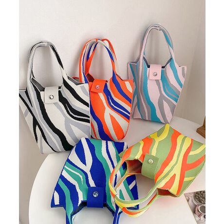 JtȊ􉽊w͗lڂAjbgfނ̃g[gobOByĎ₷̂ɁA[͂BVvȃR[fɍ킹邾ŁAR[fBl[g̃ANZgɂȂBJ[FCgO[/IW/sN/Cu[/O[TCYF:25cm ㉡:28cm ꉡ:16cm }`:7cm 荂:14cm 蒷:32cmiߕsAOsj[ɂāEA4Ήi22~31cm)F~EiPadminiΉi19.6~13.5~0.7cm)FZEzi10~20cmjFZE܂z:ZEL[P[X:ZEybg{gi500mljFZEybg{gci500mljFZdF166gnFȂ|PbgFȂYFׂĕuTCYłi̐@ႢǍ덷܂̂ŁAjBCOAî߁Ai̍וdl͑قȂꍇ܂B\߂̏A肢v܂B