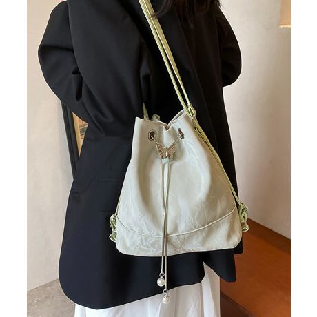 h[XgO̐[Ƀp[炢AiƑl͋CvXV_[obOBRpNgȃTCYȂAzX}zȂǂ̕Ki[łṕBbNE|E΂߂ƁAX^CV[ɍ킹Ďgł֗3WAYdlBJ[FubN/AC{[/Vo[/~gTCYF:22cm ㉡:26cm ꉡ:24cm }`:10cm V_[:56-110cm(߉\AOs)[ɂāEA4Ήi22~31cm)F~EiPadminiΉi19.6~13.5~0.7cm)F~Ezi10~20cmjFZE܂z:ZEL[P[X:ZEybg{gi500mljFZEybg{gci500mljFZdF228gnF|PbgFȂYFׂĕuTCYłi̐@ႢǍ덷܂̂ŁAjBCOAî߁Ai̍וdl͑قȂꍇ܂B\߂̏A肢v܂B