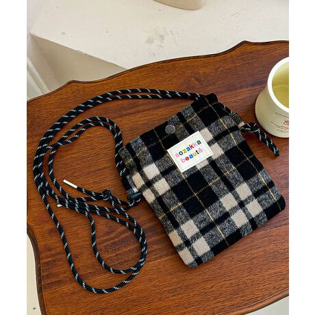 ̃fUCR[fɉfAE[fނgpH~V̎΂ߊ|V_[obOBV_[[v͒߂\ŁAD݂ɍ킹ĎRɃX^CςBXibv{^ŊJ₷A߂ȂfC[̂oɕKvȕ[ł}XgoCACeBJ[FubN/uE/u[/_[NO[/O[TCYF:19cm ㉡:17cm ꉡ:17cm V_[:140cmi߉AOj[ɂāEA4Ήi22~31cm)F~EiPadminiΉi19.6~13.5~0.7cm)F~Ezi10~20cmjF~E܂z:ZEL[P[X:ZEybg{gi500mljF~Eybg{gci500mljF~dF72gnF|PbgFȂYFׂĕuTCYłi̐@ႢǍ덷܂̂ŁAjBCOAî߁Ai̍וdl͑قȂꍇ܂B\߂̏A肢v܂B