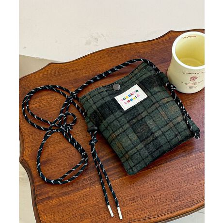 ̃fUCR[fɉfAE[fނgpH~V̎΂ߊ|V_[obOBV_[[v͒߂\ŁAD݂ɍ킹ĎRɃX^CςBXibv{^ŊJ₷A߂ȂfC[̂oɕKvȕ[ł}XgoCACeBJ[FubN/uE/u[/_[NO[/O[TCYF:19cm ㉡:17cm ꉡ:17cm V_[:140cmi߉AOj[ɂāEA4Ήi22~31cm)F~EiPadminiΉi19.6~13.5~0.7cm)F~Ezi10~20cmjF~E܂z:ZEL[P[X:ZEybg{gi500mljF~Eybg{gci500mljF~dF72gnF|PbgFȂYFׂĕuTCYłi̐@ႢǍ덷܂̂ŁAjBCOAî߁Ai̍וdl͑قȂꍇ܂B\߂̏A肢v܂B