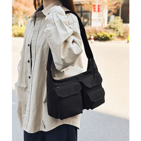 JWAɎ₷iCfނŎdグV_[g[gobO BtgɃ|PbgtŁA𕪂Ď^ׂ֗ȃfUCByʂŃfC[AEghA܂ŕL􂷂BVvȂ瑶݊A܂܂ȒȂɃ}b`BJ[FubN/AC{[/_[Nx[W/u[O[/J[L/CG[/x_[TCYF:23cm ㉡:34cm ꉡ:27cm }`:5cm V_[:63cmiߕsAOsj[ɂāEA4Ήi22~31cm)F~EiPadminiΉi19.6~13.5~0.7cm)FZEzi10~20cmjFZE܂z:ZEL[P[X:ZEybg{gi500mljFZEybg{gci500mljFZdF179gnF|PbgF萶YFׂĕuTCYłi̐@ႢǍ덷܂̂ŁAjBCOAî߁Ai̍וdl͑قȂꍇ܂B\߂̏A肢v܂B