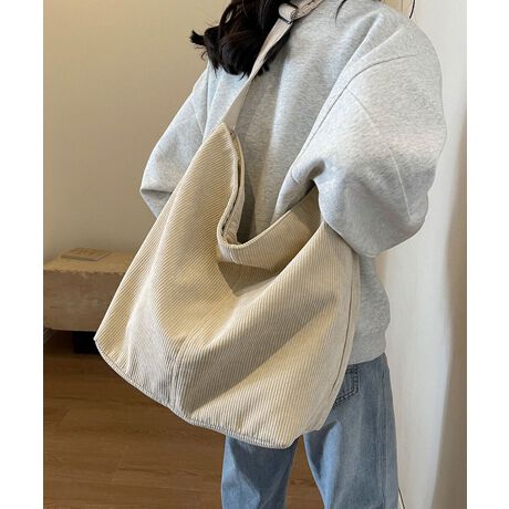 炩ȃR[fCfނ̃rbOV_[obOB߉\ȃV_[XgbvŁAD݂̃X^CɃtBbgBeʂȂyAוSĎgfC[obOBɂ͏[ɕ֗ȃ|PbgtŁAgQBXEFbgfjƍ킹āAJWAȑlR[fɁBJ[FubN/Cgx[W/L/J[LTCYF:37cm ㉡:49cm ꉡ:34cm }`:17cm V_[:61-108cmi߉AOsj[ɂāEA4Ήi22~31cm)FZEiPadminiΉi19.6~13.5~0.7cm)FZEzi10~20cmjFZE܂z:ZEL[P[X:ZEybg{gi500mljFZEybg{gci500mljFZdF334gnF|PbgF萶YFׂĕuTCYłi̐@ႢǍ덷܂̂ŁAjBCOAî߁Ai̍וdl͑قȂꍇ܂B\߂̏A肢v܂B