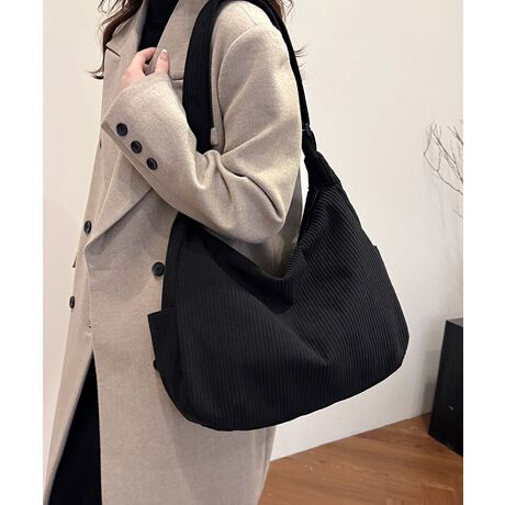 VvȃfUCAx[VbNJ[̃R[fCV_[obOBwʂ̃t@Xi[|PbgALXƂC[A|PbgATCh|PbgAMdi̐ȒPȃfUCBڈȏɂ̂Œʋ΁EʊwEfC[g͂AstFXȂǂɂ҂̃ACeBJ[FubN/O[/AC{[/J[L/}X^[hTCYF:26.5cm ㉡:34.5cm ꉡ:30.5cm }`:12cm V_[:65-119.5cmi߉\AOsj[ɂāEA4Ήi22~31cm)FZEiPadminiΉi19.6~13.5~0.7cm)FZEzi10~20cmjFZE܂z:ZEL[P[X:ZEybg{gi500mljFZEybg{gci500mljFZdF266gnF|PbgF萶YFׂĕuTCYłi̐@ႢǍ덷܂̂ŁAjBCOAî߁Ai̍וdl͑قȂꍇ܂B\߂̏A肢v܂B