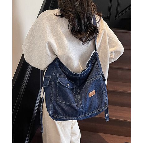 JWAR[f̒ԃfjngpAȃV_[obOBubNACfBSu[ATbNXu[̃x[VbN3J[WJBA4TCY[\ȑeʂŁAC|Pbg̓t@Xi[Jő傫JAו̏oȒPBf[g₨oȂǁAlXȃV[ŊBJ[FubN/CfBSu[/TbNXu[TCYF:28.5cm ㉡:41cm ꉡ:37.5cm }`:12cm V_[:61-106cmi߉\AOsj[ɂāEA4Ήi22~31cm)FZEiPadminiΉi19.6~13.5~0.7cm)FZEzi10~20cmjFZE܂z:ZEL[P[X:ZEybg{gi500mljFZEybg{gci500mljFZdF358gnFȂ|PbgF萶YFׂĕuTCYłi̐@ႢǍ덷܂̂ŁAjBCOAî߁Ai̍וdl͑قȂꍇ܂B\߂̏A肢v܂B