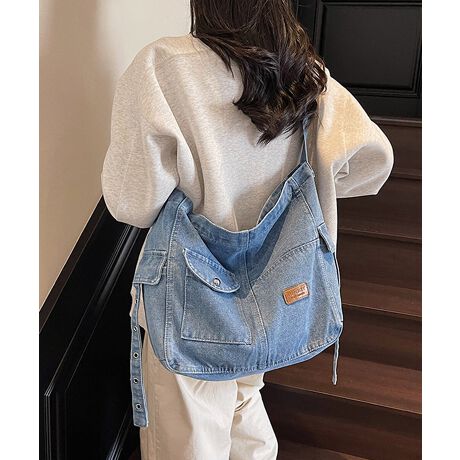 JWAR[f̒ԃfjngpAȃV_[obOBubNACfBSu[ATbNXu[̃x[VbN3J[WJBA4TCY[\ȑeʂŁAC|Pbg̓t@Xi[Jő傫JAו̏oȒPBf[g₨oȂǁAlXȃV[ŊBJ[FubN/CfBSu[/TbNXu[TCYF:28.5cm ㉡:41cm ꉡ:37.5cm }`:12cm V_[:61-106cmi߉\AOsj[ɂāEA4Ήi22~31cm)FZEiPadminiΉi19.6~13.5~0.7cm)FZEzi10~20cmjFZE܂z:ZEL[P[X:ZEybg{gi500mljFZEybg{gci500mljFZdF358gnFȂ|PbgF萶YFׂĕuTCYłi̐@ႢǍ덷܂̂ŁAjBCOAî߁Ai̍וdl͑قȂꍇ܂B\߂̏A肢v܂B