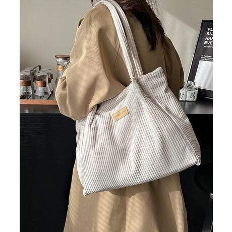 炩ȃR[fCfނ̃g[gobOB}`A[͂\ŁAA4TCY܂TCYB|₷߂̎ŁAʊwEʋ΁Eoɂ֗BVvȂAfނ̗̊őlۂɁBJ[FubN/O[/ItzCg/J[L/}X^[hTCYF:27cm ㉡:36cm ꉡ:25cm }`:12cm 荂:23cm 蒷:63cmiߕsAOsj[ɂāEA4Ήi22~31cm)FZEiPadminiΉi19.6~13.5~0.7cm)FZEzi10~20cmjFZE܂z:ZEL[P[X:ZEybg{gi500mljFZEybg{gci500mljFZdF283gnF|PbgF萶YFׂĕuTCYłi̐@ႢǍ덷܂̂ŁAjBCOAî߁Ai̍וdl͑قȂꍇ܂B\߂̏A肢v܂B