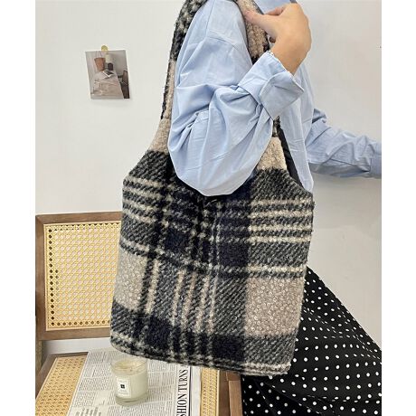 VvŎg̗ǂA`FbNƃXgbṽ{Ag[gobOBJ̓{^dlŁAɂ̓I[v~j|PbgtBA4TCY܂eʂŁAg₷QB|₷ŁAfC[炨o܂ŕLB̃R[fɃANZgvXA~̋CグĂBJ[F`FbN/XgCvTCYF:28cm ㉡:42cm ꉡ:32.5cm }`:9cm 荂:29cm 蒷:48cmiߕsAOsj[ɂāEA4Ήi22~31cm)FZEiPadminiΉi19.6~13.5~0.7cm)FZEzi10~20cmjFZE܂z:ZEL[P[X:ZEybg{gi500mljFZEybg{gci500mljFZdF185gnF|PbgF萶YFׂĕuTCYłi̐@ႢǍ덷܂̂ŁAjBCOAî߁Ai̍וdl͑قȂꍇ܂B\߂̏A肢v܂B