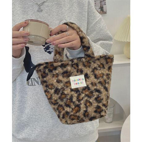 ӂӂ̎G肪͂̃Ip[hobOBfނŁAH~R[f̃ANZgɂ҂B}`肠Aڈȏ̎[́BnhobOƂĂAr|X^Cłg₷TCYBJ[FO[/uETCYF:20cm ㉡:28cm ꉡ:14.5cm }`:13cm 荂:10cm 蒷:31cmiߕsAOs)[ɂāEA4Ήi22~31cm)F~EiPadminiΉi19.6~13.5~0.7cm)F~Ezi10~20cmjFZE܂z:ZEL[P[X:ZEybg{gi500mljFZEybg{gci500mljF~dF114gnF|PbgFȂYFׂĕuTCYłi̐@ႢǍ덷܂̂ŁAjBCOAî߁Ai̍וdl͑قȂꍇ܂B\߂̏A肢v܂B