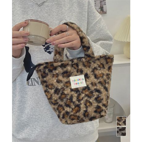 ӂӂ̎G肪͂̃Ip[hobOBfނŁAH~R[f̃ANZgɂ҂B}`肠Aڈȏ̎[́BnhobOƂĂAr|X^Cłg₷TCYBJ[FO[/uETCYF:20cm ㉡:28cm ꉡ:14.5cm }`:13cm 荂:10cm 蒷:31cmiߕsAOs)[ɂāEA4Ήi22~31cm)F~EiPadminiΉi19.6~13.5~0.7cm)F~Ezi10~20cmjFZE܂z:ZEL[P[X:ZEybg{gi500mljFZEybg{gci500mljF~dF114gnF|PbgFȂYFׂĕuTCYłi̐@ႢǍ덷܂̂ŁAjBCOAî߁Ai̍וdl͑قȂꍇ܂B\߂̏A肢v܂B