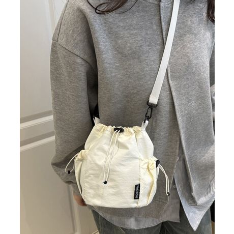 yʂŃRpNgȃTCY͂̋ВV_[obOBgĥh[XgOfUCŁAVvȂX^CÕANZgɁBV_[͒߂\ŁA|΂ߊ|ȂǎRȃAWy߂BJ[FubN/AC{[/x[W/IW/J[LTCYF:18cm ㉡:23cm ꉡ:15cm }`:10cm V_[:60-118cmi߉AOj[ɂāEA4Ήi22~31cm)F~EiPadminiΉi19.6~13.5~0.7cm)F~Ezi10~20cmjF~E܂z:ZEL[P[X:ZEybg{gi500mljF~Eybg{gci500mljF~dF86gnF|PbgF萶YFׂĕuTCYłi̐@ႢǍ덷܂̂ŁAjBCOAî߁Ai̍וdl͑قȂꍇ܂B\߂̏A肢v܂B