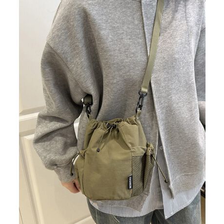 yʂŃRpNgȃTCY͂̋ВV_[obOBgĥh[XgOfUCŁAVvȂX^CÕANZgɁBV_[͒߂\ŁA|΂ߊ|ȂǎRȃAWy߂BJ[FubN/AC{[/x[W/IW/J[LTCYF:18cm ㉡:23cm ꉡ:15cm }`:10cm V_[:60-118cmi߉AOj[ɂāEA4Ήi22~31cm)F~EiPadminiΉi19.6~13.5~0.7cm)F~Ezi10~20cmjF~E܂z:ZEL[P[X:ZEybg{gi500mljF~Eybg{gci500mljF~dF86gnF|PbgF萶YFׂĕuTCYłi̐@ႢǍ덷܂̂ŁAjBCOAî߁Ai̍וdl͑قȂꍇ܂B\߂̏A肢v܂B