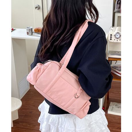 JWAȉƎp˔A؍fUC̃V_[obOBvŌyʂȃiCfނgpAQ̎[͂Btg|PbgDJtŁA̐X[YBʊw₨oAfC[[Xɂ҂ŁAǂȃR[fɂޖ\ACeBJ[FubN/uE/bh/sN/~gTCYF:18cm ㉡:27cm ꉡ:27cm }`:7cm 荂:28cm 蒷:67cmiߕsAOsj[ɂāEA4Ήi22~31cm)F~EiPadminiΉi19.6~13.5~0.7cm)FZEzi10~20cmjFZE܂z:ZEL[P[X:ZEybg{gi500mljFZEybg{gci500mljF~dF190gnF|PbgF萶YFׂĕuTCYłi̐@ႢǍ덷܂̂ŁAjBCOAî߁Ai̍וdl͑قȂꍇ܂B\߂̏A肢v܂B