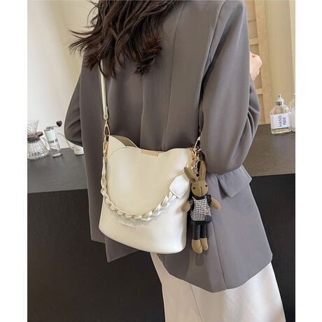 ҂ݍ݃nhANZgɂȂoPc^V_[obOBU[fނōAeʂŕigɂʋ΂ɂ҂B炵`[tŁAVѐSvXBO\ȃV_[XgbvtŁA莝Ǝ΂ߊ|2WAYdlBJWAɂꂢ߂ɂ킹₷AH~̒ȂɑlۂYBJ[FubN/uE/L/eRb^/ItzCgTCYF:21cm ㉡:23cm ꉡ:21cm }`:12cm 荂:17cm 蒷:43cmiߕsAO\j V_[:101-119cmi߉\AO\j[ɂāEA4Ήi22~31cm)F~EiPadminiΉi19.6~13.5~0.7cm)F~Ezi10~20cmjFZE܂z:ZEL[P[X:ZEybg{gi500mljF~Eybg{gci500mljF~dF392gnFȂ|PbgF聦ׂĕuTCYłi̐@ႢǍ덷܂̂ŁAjBCOAî߁Ai̍וdl͑قȂꍇ܂B\߂̏A肢v܂B