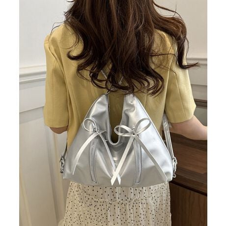 ƃgh𗼕ꂽ~ȃV_[obOBtgɂ͏p̃{tt@Xi[|PbgAtF~jȃANZgvXBXgbv̒𒲐߂邱ƂŁAbNA|A񂰂3WAYdlBX^CV[ɍ킹Ďg\BJ[FubN/AC{[/Vo[TCYF:19.5cm ㉡:26cm ꉡ:30cm }`:8.5cm V_[:41-78cmi߉\AOsj[ɂāEA4Ήi22~31cm)F~EiPadminiΉi19.6~13.5~0.7cm)FZEzi10~20cmjFZE܂z:ZEL[P[X:ZEybg{gi500mljFZEybg{gci500mljF~dF237gnF|PbgFȂYFׂĕuTCYłi̐@ႢǍ덷܂̂ŁAjBCOAî߁Ai̍וdl͑قȂꍇ܂B\߂̏A肢v܂B