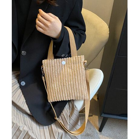 Gߊ̂R[fCfނgp~jV_[obOByăRpNgȂAX}z⏬[łBV_[͒߂łA|΂ߊ|ȂǃX^C̃AWy߂BK[[ȃtH炵AfC[炨o܂ŕLBJ[FubN/zCg/AC{[/x[W/}WF^TCYF:21cm ㉡:18cm ꉡ:18cm 荂:13cm 蒷:32cmiߕsAOsj V_[:56-110cmi߉AOj[ɂāEA4Ήi22~31cm)F~EiPadminiΉi19.6~13.5~0.7cm)F~Ezi10~20cmjF~E܂z:ZEL[P[X:ZEybg{gi500mljF~Eybg{gci500mljF~dF106gnF|PbgFȂYFׂĕuTCYłi̐@ႢǍ덷܂̂ŁAjBCOAî߁Ai̍וdl͑قȂꍇ܂B\߂̏A肢v܂B