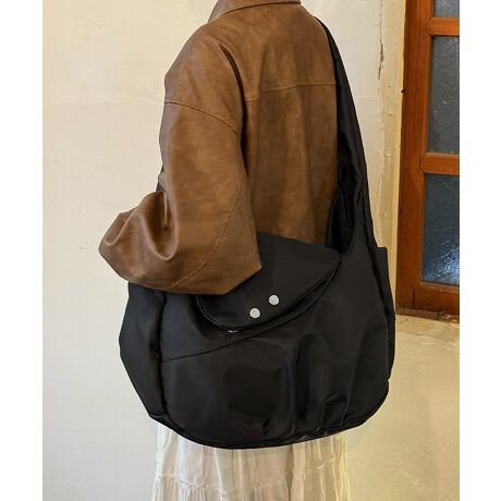 ʋ΂ʊwɂ҂ŁAՂ[łV_[obOBC|Pbg̓}OlbgŊJX[YBɂ̓I[v|Pbgƃt@Xi[|PbgATChɂ|Pbg𑕔BVvŎg₷fUCŁAfC[[X͂ALv◷sȂǂ܂܂ȃV[ŊBJ[FubNTCYF:33cm ㉡:45cm ꉡ:42cm }`:13.5cm V_[:75-79cmi{^Ŕ߉\AOsj[ɂāEA4Ήi22~31cm)FZEiPadminiΉi19.6~13.5~0.7cm)FZEzi10~20cmjFZE܂z:ZEL[P[X:ZEybg{gi500mljFZEybg{gci500mljFZdF366gnF|PbgF萶YFׂĕuTCYłi̐@ႢǍ덷܂̂ŁAjBCOAî߁Ai̍וdl͑قȂꍇ܂B\߂̏A肢v܂B