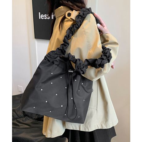 ƂV_[|Cg̃g[gobOB}bgȃubNnɏȃCXg[U΂߁AiŗۂɁBA4TCY邽ՂeʂŁAʋ΂₨oɂ҂ByĎ₷AR[f̃ANZgɂȂACeBJ[FubN/N[TCYF:30cm ㉡:20-33cmihXg߉j ꉡ:32cm }`:9cm 荂:13-38cm 蒷:47-76cmiLkAOsj[ɂāEA4Ήi22~31cm)FZEiPadminiΉi19.6~13.5~0.7cm)FZEzi10~20cmjFZE܂z:ZEL[P[X:ZEybg{gi500mljFZEybg{gci500mljFZdF161gnF|PbgFȂYFׂĕuTCYłi̐@ႢǍ덷܂̂ŁAjBCOAî߁Ai̍וdl͑قȂꍇ܂B\߂̏A肢v܂B