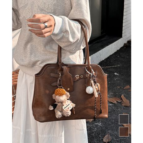 ƂƂ̃tFCNU[fނŎdĂABe[WYg[gobOBtgɂxgfUC悢݊ANVbNȕ͋CĂB|Pbgtŉו𐮗₷AfC[gʋ΂܂ŊBVvȃfUCŋG߂킸g₷AJWAɂꂢ߂ɂޖ\obOBJ[F`R[O[/uETCYF:23.5cm ㉡:34cm ꉡ:35cm }`:11cm 荂:18cm 蒷:43cmiߕsAOsj [ɂāEA4Ήi22~31cm)F~EiPadminiΉi19.6~13.5~0.7cm)FZEzi10~20cmjFZE܂z:ZEL[P[X:ZEybg{gi500mljFZEybg{gci500mljFZdF400gnF|PbgF萶YFׂĕuTCYłi̐@ႢǍ덷܂̂ŁAjBCOAî߁Ai̍וdl͑قȂꍇ܂B\߂̏A肢v܂B