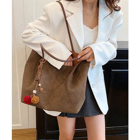 XG[hfނgpAeʂŎg̗ǂg[gobO2_ZbgBobOƓF̃|[`́AEbvECzȂǂׂ̍ȃACe𐮗₷AobO̒܂Ƃ܂BL[gȃ||`[tBO\ŋCɍ킹ăAW݁BJ͍Lg₷Aו̏oX[YBVvŐꂽfUĆAǂȃR[fBl[gɂ킹₷AH~̃X^COiɊiグBJ[FubN/x[W/uE/_[NuE/LTCYFg[gobO:27.5cm ㉡:43cm ꉡ:30.5cm }`:17.5cm 荂:25.5cm 蒷:56cmiߕsAOsj|[`:17cm ㉡:20cm ꉡ:20.5cm }`:7cm[ɂāEA4Ήi22~31cm)FZEiPadminiΉi19.6~13.5~0.7cm)FZEzi10~20cmjFZE܂z:ZEL[P[X:ZEybg{gi500mljFZEybg{gci500mljFZdF772gnFȂ|PbgFȂYFׂĕuTCYłi̐@ႢǍ덷܂̂ŁAjBCOAî߁Ai̍וdl͑قȂꍇ܂B\߂̏A肢v܂B