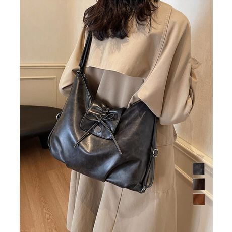 _炩ȉ͂̃U[^b`fނgpAl͋̕CYV_[obOBtgɂ͏ȃ{炢AVvȂ珗炵ANZgɁB悢̃V_[XgbvŌɂ₷AԂłɂBA4TCY[łeʂŁAfC[g͂Aʋ΂₨oɂœKBbNƂĂV_[g[gƂĂg2WAYdlŁAX^CV[ɍ킹Ďg\BJ[FubN/uE/LTCYFTCY:30cm ㉡:33cm ꉡ:32.5cm }`:12cm  V_[:45-105cmi߉AOsj[ɂāEA4Ήi22~31cm)FZEiPadminiΉi19.6~13.5~0.7cm)FZEzi10~20cmjFZE܂z:ZEL[P[X:ZEybg{gi500mljFZEybg{gci500mljFZdF472gnF|PbgF萶YFׂĕuTCYłi̐@ႢǍ덷܂̂ŁAjBCOAî߁Ai̍וdl͑قȂꍇ܂B\߂̏A肢v܂B