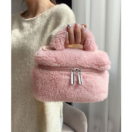 ۂtHA{AfނGߊY{bNX^V_[obOB莝΂ߊ|ł2waydlBRpNgȂKvȏ܂[͂ŁA₷ýBV_[͎O\ŁA莝obOƂĂ͂ACN|[`ołgBR[fɗn݂₷J[AFɂȂJ[܂őALV[ŊBJ[FItzCg/x[W/uE/`F[sN/xr[sNTCYF:13cm ㉡:22cm ꉡ:22cm }`:9cm 荂:6cm 蒷:20cmiߕsAO\j V_[:100-118cmi߉\AO\j[ɂāEA4Ήi22~31cm)F~EiPadminiΉi19.6~13.5~0.7cm)F~Ezi10~20cmjFZE܂z:ZEL[P[X:ZEybg{gi500mljF~Eybg{gci500mljF~dF224gnF|PbgFȂYFׂĕuTCYłi̐@ႢǍ덷܂̂ŁAjBCOAî߁Ai̍וdl͑قȂꍇ܂B\߂̏A肢v܂B