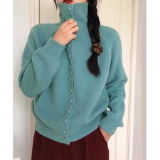 くるみボタンハイネックニットカーディガン