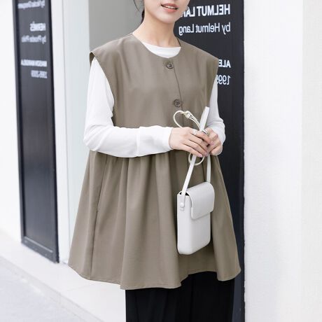 iӎyvVGbg`[|CgȃgbvXVoIVGbgCoȂXbLY߂Ɏdグ܂Btg̃{^ƂƂEhlbN炵Ă܂B̂̃CE߂Ȃ[YȎdオŒSnQIƊ炩ȔǴAySñgbvXłBR[fBl[gŃI[V[Yp܂B܂LIP[WV[Ŋ􂷂閜\ACeǂȃCi[ɂ킹₷A񂵗͂̂闊ꖇłBJ[lCr[/ubN/x[W/O[W/O[i̐F͕BQƂBTCY:P(cm)yMiS-Mjz78cm/46cm/g53cmyLiL-LLjz80cm/50cm/g55cmH̊֌WAe̐ӏ(u)y}3cmzx͌덷̋e͈͂ƂĒĂ܂Bfރ|GXe80E[16E|E^4nӂLkȂȂnȂYChinafg166cm(pTCYM)Gߏt//H