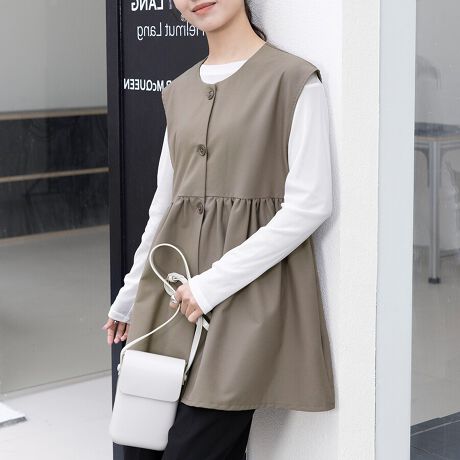 iӎyvVGbg`[|CgȃgbvXVoIVGbgCoȂXbLY߂Ɏdグ܂Btg̃{^ƂƂEhlbN炵Ă܂B̂̃CE߂Ȃ[YȎdオŒSnQIƊ炩ȔǴAySñgbvXłBR[fBl[gŃI[V[Yp܂B܂LIP[WV[Ŋ􂷂閜\ACeǂȃCi[ɂ킹₷A񂵗͂̂闊ꖇłBJ[lCr[/ubN/x[W/O[W/O[i̐F͕BQƂBTCY:P(cm)yMiS-Mjz78cm/46cm/g53cmyLiL-LLjz80cm/50cm/g55cmH̊֌WAe̐ӏ(u)y}3cmzx͌덷̋e͈͂ƂĒĂ܂Bfރ|GXe80E[16E|E^4nӂLkȂȂnȂYChinafg166cm(pTCYM)Gߏt//H