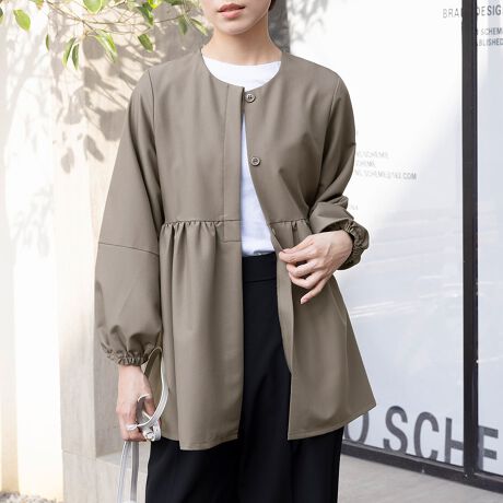 iӎNVJȃgbvXVoIyvȃVGbgŔCoȂXbLY߂Ɏdグ܂B̓{[X[uő݊o7łIEhlbNȎ񌳃C炵Ă܂B̂̃CE߂Ȃ[YȎdオŒSnQIƊ炩ȔǴAySñgbvXłBR[fBl[gŃI[V[Yp܂B܂LIP[WV[Ŋ􂷂閜\ACeǂȃCi[ɂ킹₷A񂵗͂̂闊ꖇłBJ[O[W/lCr[/ubN/x[W/O[i̐F͕BQƂBTCY:P(cm)yMiS-Mjz72cm/34cm/g52cm/55cmyLiL-LLjz74cm/38cm/g54cm/56cmH̊֌WAe̐ӏ(u)y}3cmzx͌덷̋e͈͂ƂĒĂ܂Bfރ|GXe80E[16E|E^4nӂLkȂȂnȂYChinafg166cm(pTCYM)Gߏt/H