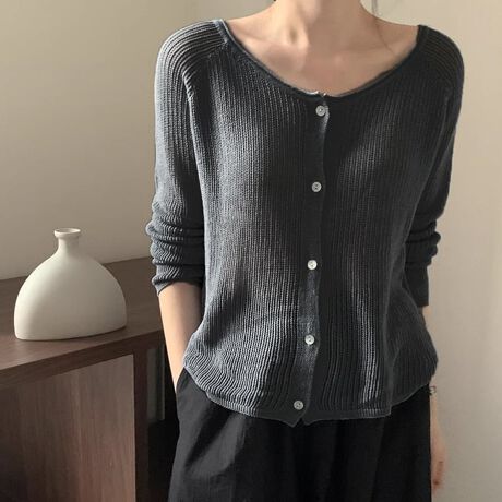 ȓ͂̃VA[jbgJ[fBKBy₩ȑfނŏtĂɂ҂A[΍ɂ􂵂܂BOJfUCŉHDƂĂA{^𗯂߂ăgbvXɂȂ閜\ACeBƂVGbg炵āAfReYɌL߂̃lbNC|CgBVvȂgĥꖇłB @J[x[W/_[NO[i̐F͕BQƂBTCY:P(cm)yt[z61cm/g51cm/76cmH̊֌WAe̐ӏ(u)y}3cmzx͌덷̋e͈͂ƂĒĂ܂BfރAN100%nLkȂȂnȂYChinafg165cm(pTCYt[)Gߏt/