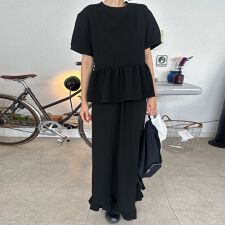 ストレートスカート&ペプラム風トップス セットアップ