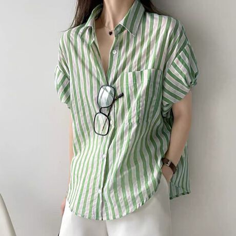 y₩ȒSn͂̃XgCvVcBO㍷̂䊴ŁAȂꊴ̂VGbgoBƂTCYő̌^Jo[AbNXՂ̒ȂɁBɂ͕֗ȃ|PbgtŁAANZgƂĂfނŒʋC悭AtẴJWAX^Cɂ҂B{gXCEAEgǂłoX悭Ȃ܂BXgCvcC茩fC[g炨o܂ŕL􁝃VvȂZXꖇG߂ɏd󂷂AKȃVcłBJ[ubN/O[i̐F͕BQƂBTCY:P(cm)yMzO62cm/㑍65cm/g54cm/52cm/15cmyLzO63cm/㑍66cm/g56cm/53cm/16cmyLL/XLzO64cm/㑍67cm/g58cm/54cm/17cmH̊֌WAe̐ӏ(u)y}3cmzx͌덷̋e͈͂ƂĒĂ܂Bfރ|GXe100%nLkȂȂnȂYChinafg160cmipTCYMjGߏt/