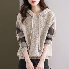 ドゥーベル(Doux Belle)のケーブル編みボーダー袖フード付きニットトップス