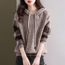 ドゥーベル(Doux Belle)のケーブル編みボーダー袖フード付きニットトップス