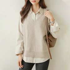 ドゥーベル(Doux Belle)のシンプルVネックニットベスト