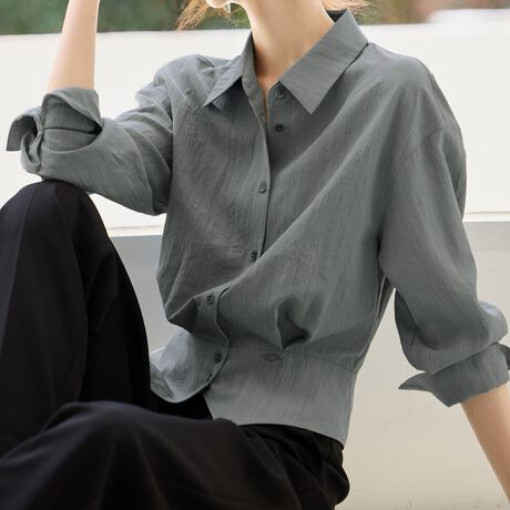 |GXe100%̌y₩ȑfނgpÅ̂fUCuEXBV[vȋ݌Ɛ̃{^fBe[A[hȈۂo܂BƂƐgŁǍ^E킸ƒȂVGbgBɂ̓{^tŁAƊvXBœACi[Ƃ̃C[hy߂܂B|Pbg◠n̂ȂVv݌vŁAy₩ƒ񂵗͂𗼗BO[EzCg2FWJŁAIIt킸􂷂ꖇłBJ[O[/zCgi̐F͕BQƂBTCY:P(cm)yMz58cm/g50cm/53cm/50cmH̊֌WAe̐ӏ(u)y}3cmzx͌덷̋e͈͂ƂĒĂ܂Bfރ|GXe100%nLkȂnȂYChinafg160cmipTCYMjGߏt/H