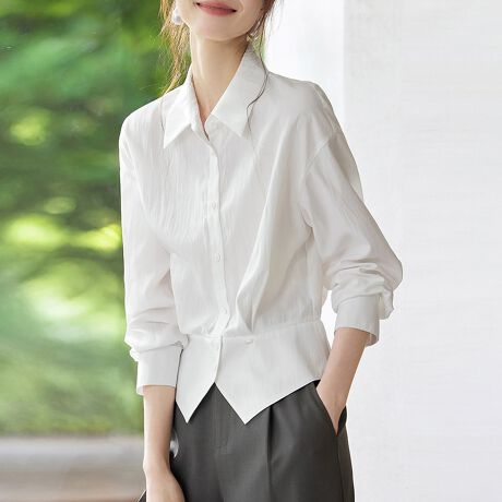 |GXe100%̌y₩ȑfނgpÅ̂fUCuEXBV[vȋ݌Ɛ̃{^fBe[A[hȈۂo܂BƂƐgŁǍ^E킸ƒȂVGbgBɂ̓{^tŁAƊvXBœACi[Ƃ̃C[hy߂܂B|Pbg◠n̂ȂVv݌vŁAy₩ƒ񂵗͂𗼗BO[EzCg2FWJŁAIIt킸􂷂ꖇłBJ[O[/zCgi̐F͕BQƂBTCY:P(cm)yMz58cm/g50cm/53cm/50cmH̊֌WAe̐ӏ(u)y}3cmzx͌덷̋e͈͂ƂĒĂ܂Bfރ|GXe100%nLkȂnȂYChinafg160cmipTCYMjGߏt/H