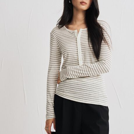 EhlbN~tg{^ANZgɂȂAx[VbNȒgbvXB_炩ȑfނŔȂ݂ǂAXgXt[ȒSn͂łB␞͂ƂdĂŁACi[gɂꖇɂΉBL߁g݌vŁǍ^Jo[ɂʓIBnȂłɂAy₩ȒSnBpcɂXJ[gɂ킹₷AIIt킸􂵂܂BG߂킸񂹂AgȂ閜\gbvXłBJ[ubN/ItzCg/u[/O[/R[q[/XgCvi̐F͕BQƂBTCY:P(cm)yMz59cm/g41cm/38cm/56cmyLz60cm/g43cm/39cm/57cmH̊֌WAe̐ӏ(u)y}3cmzx͌덷̋e͈͂ƂĒĂ܂BfރAN50%E[25%EiC20%EE[5%nLk聚nȂYChinafg160cmipTCYMjGߏt/H