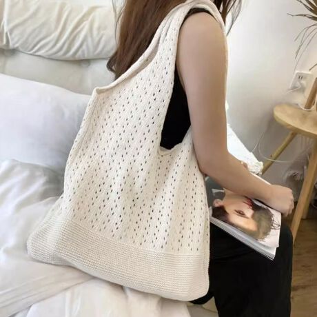 ̂ANfނŎdĂAy₩Ȉۂ̃g[gobOłB40cm~34cm̑傫߃TCYŁAA4ނm[gPC[\BLk邽߁Aו̌`ɍ킹ĎRɃtBbg܂B}`͍T߂ȂA蕿28cmŌ|NNBn|PbĝȂVvȍ\Ai`ȕ͋CĂ܂BtďH~AG߂킸􂷂fUCŁAʋ΁EʊwEoȂǕLV[ɑΉBX^COɔvXAg̗ǂꖇłBJ[uE/ubN/x[Wi̐F͕BQƂBTCY:P(cm)yt[z40cm/}`2cm/34cm/蕿28cmH̊֌WAe̐ӏ(u)y}3cmzx͌덷̋e͈͂ƂĒĂ܂BfރAN100%nȂYChinaGߏt//H/~