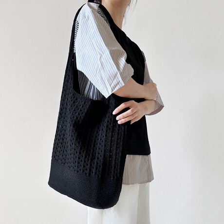 ̂ANfނŎdĂAy₩Ȉۂ̃g[gobOłB40cm~34cm̑傫߃TCYŁAA4ނm[gPC[\BLk邽߁Aו̌`ɍ킹ĎRɃtBbg܂B}`͍T߂ȂA蕿28cmŌ|NNBn|PbĝȂVvȍ\Ai`ȕ͋CĂ܂BtďH~AG߂킸􂷂fUCŁAʋ΁EʊwEoȂǕLV[ɑΉBX^COɔvXAg̗ǂꖇłBJ[uE/ubN/x[Wi̐F͕BQƂBTCY:P(cm)yt[z40cm/}`2cm/34cm/蕿28cmH̊֌WAe̐ӏ(u)y}3cmzx͌덷̋e͈͂ƂĒĂ܂BfރAN100%nȂYChinaGߏt//H/~