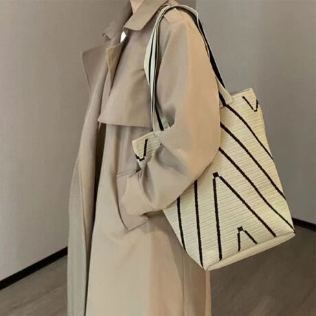 ufށ~􉽊wCڂ䂭A_ȃfUC̃g[gobOBE}`ẼoXǂAA4TCY[\BntłƂȂAyʂŎNNB|₷蒷ŁAʋ΁Eʊwɂ҂łB܂ŕŁAו܂łdlBVvȃR[fɍ킹邾ŁAȂꊴvXBG߂킸gA@\ƃfUC˔obOłBJ[uE/ItzCg/ubNi̐F͕BQƂBTCY:P(cm)34cm/}`15cm/34cm/荂25cmH̊֌WAe̐ӏ(u)y}3cmzx͌덷̋e͈͂ƂĒĂ܂BfރiC100nӂLkȂȂnȂYChinafg160cmipTCYt[jGߏt/H